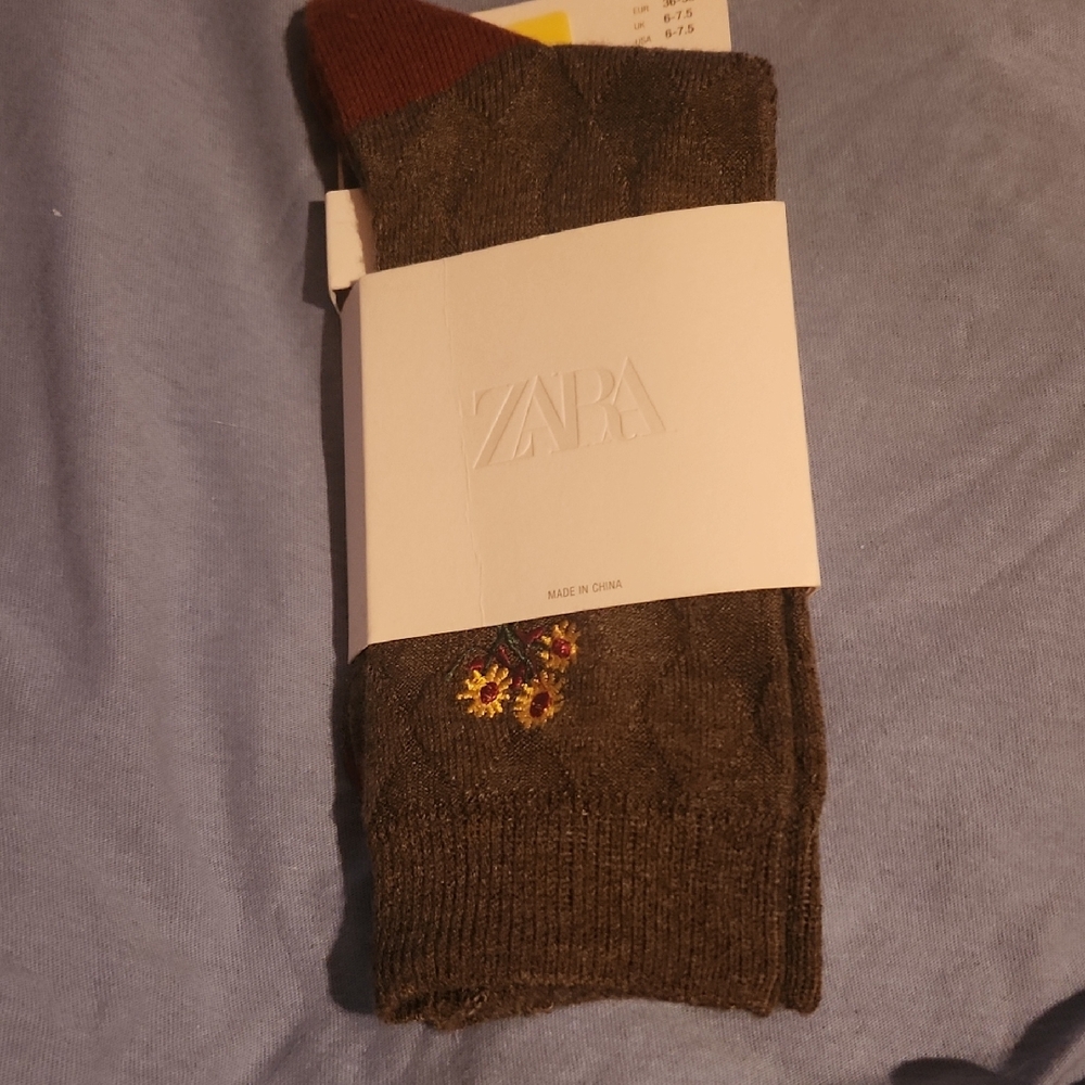 Zara Socks w/ 3% wool & 3% silk. Argyle diamond & embroidered flowers